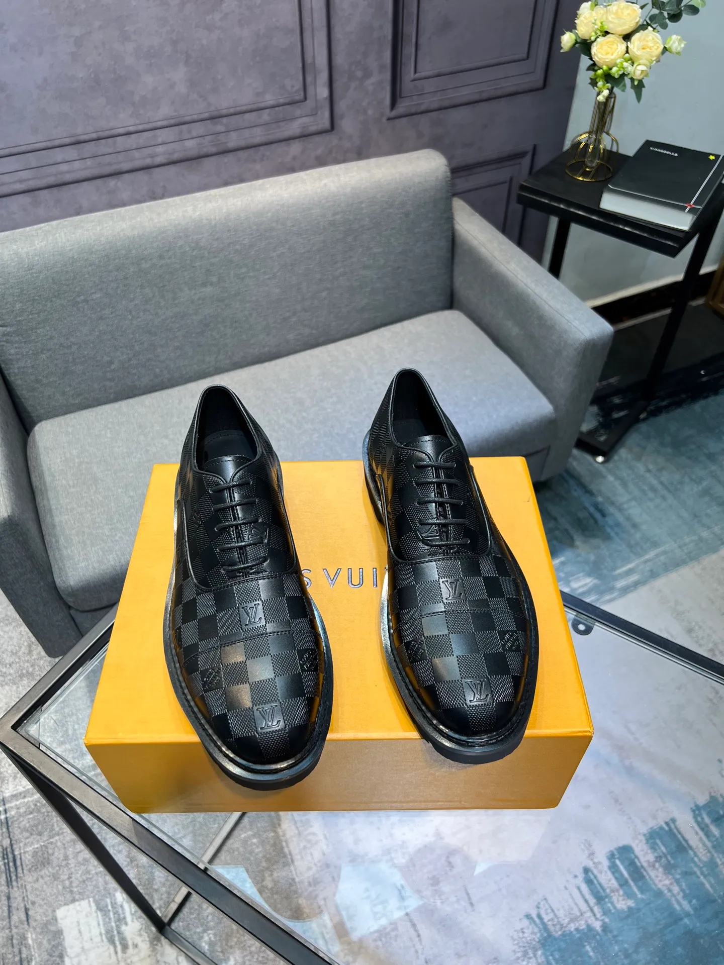 Men's shoes 💰820 [LV] - High-end quality - Upper: 🔝 tumbled cowhide, Nappa cowhide, brand logo sewn on shoe body - Lining: cowhide, foot pads; water-dyed cowhide - Outsole: TPR·rubber foam; two-color molded outsole -Super high quality control·Fine workmanship: highlighted (high-end·luxury·grade) -Size: 39-44 (38 45 can be customized)